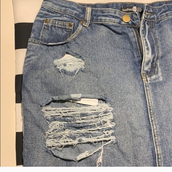 BOOHOO Blue heavily distressed blue jean skirt - Picture 3 of 5